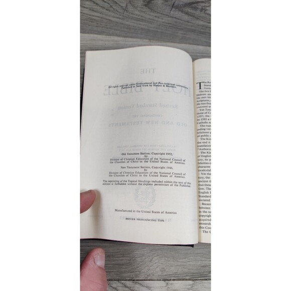 Vintage HOLY BIBLE REVISED STANDARD VERSION 1952 Black Church Pew Bible - Picture 6 of 12